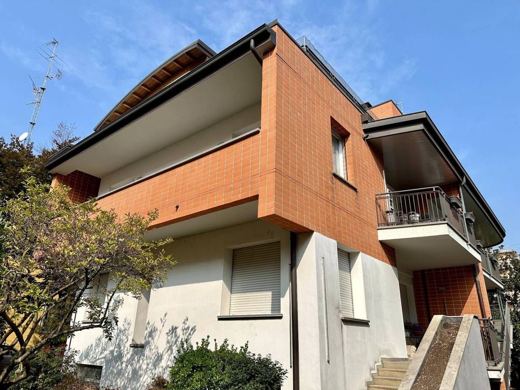 4 bedrooms Penthouse in Parma, Italy No. 334898