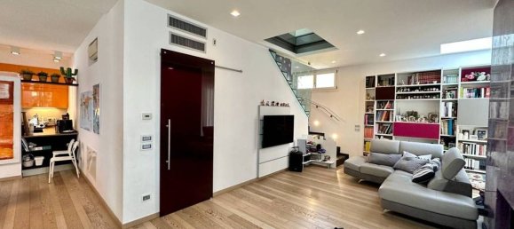 4 bedrooms Penthouse in Parma, Italy No. 334898 5