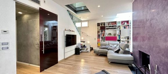 4 bedrooms Penthouse in Parma, Italy No. 334898 2