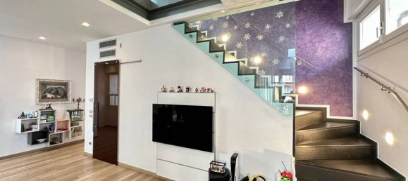 4 bedrooms Penthouse in Parma, Italy No. 334898 4