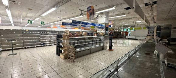 3 rooms Commercial property in Udine, Italy No. 354567 8