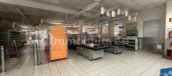 3 rooms Commercial property in Udine, Italy No. 354567 4