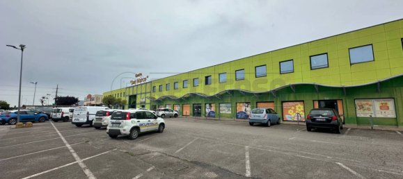 3 rooms Commercial property in Udine, Italy No. 354567 2