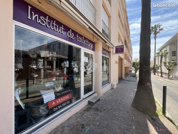 Коммерческая недвижимость 40м² в Санари-сюр-Мер, Франция № 309780