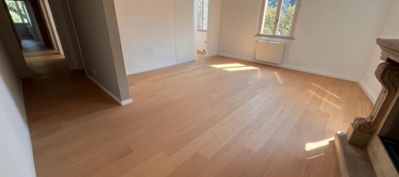 4 bedrooms Apartment in Modena, Italy No. 353649 2