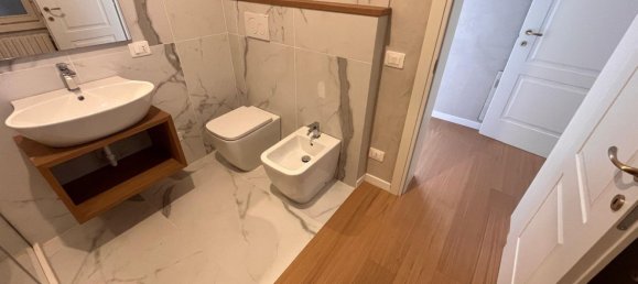 4 bedrooms Apartment in Modena, Italy No. 353649 13