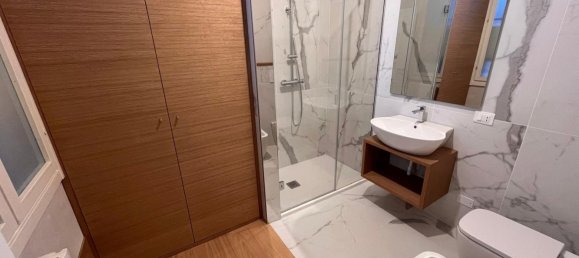 4 bedrooms Apartment in Modena, Italy No. 353649 12