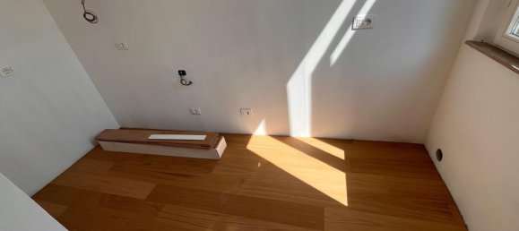 4 bedrooms Apartment in Modena, Italy No. 353649 5