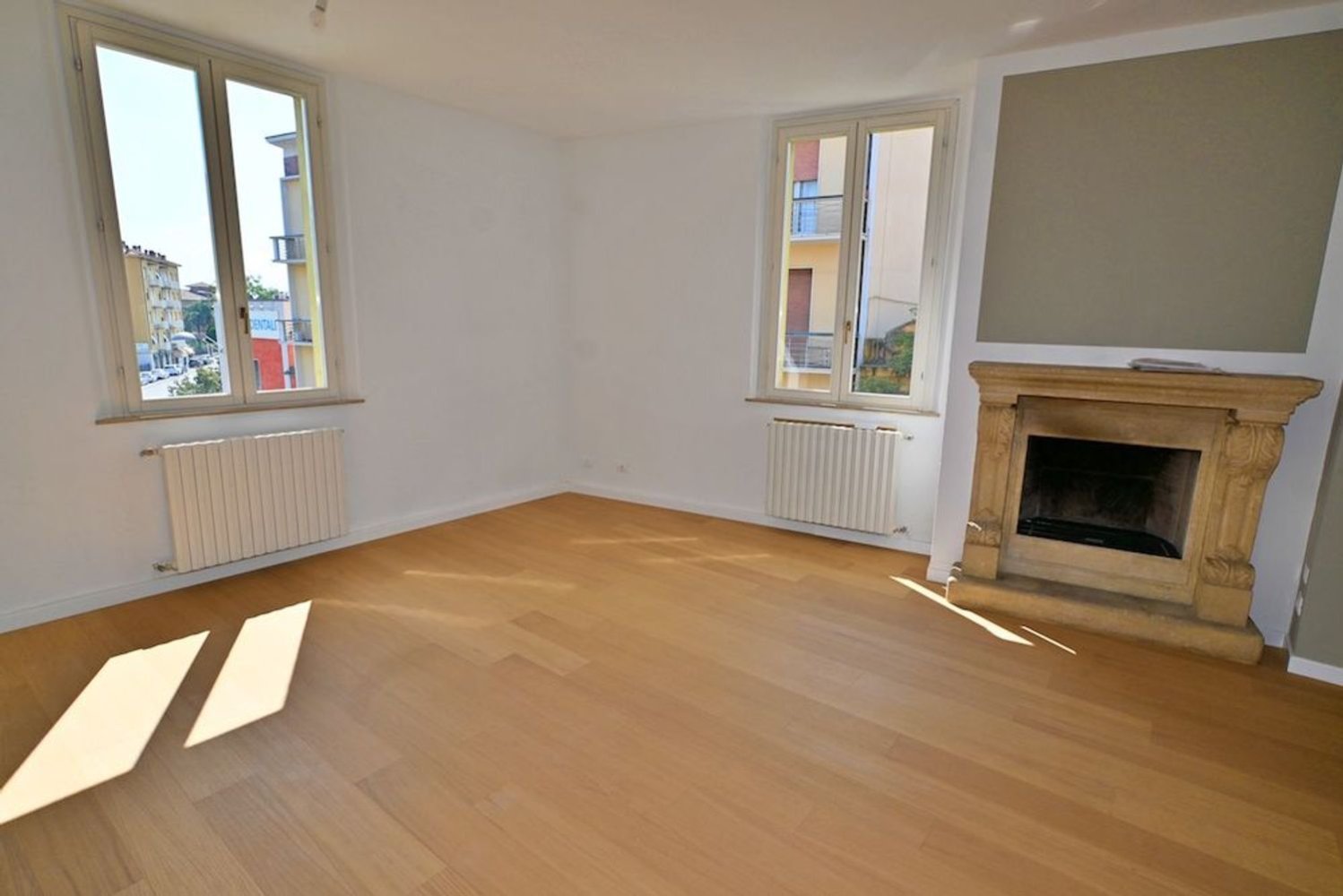 4 bedrooms Apartment in Modena, Italy No. 353649