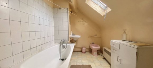 3 bedrooms House in Vierzon, France No. 103864 8