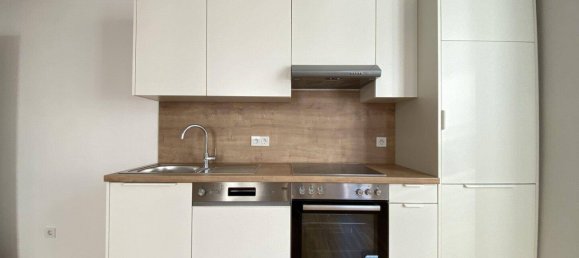 2 rooms Apartment in Hernals, Austria No. 185596 3