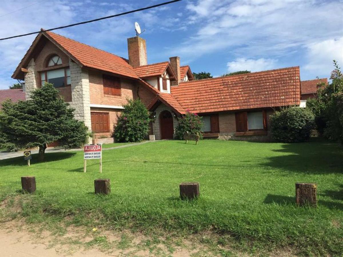 Дом с 4 спальнями в Мар-дель-Плата, Аргентина № 101330