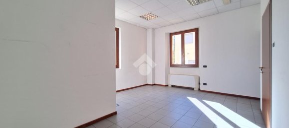168m² Commercial property in Como, Italy No. 333723 9