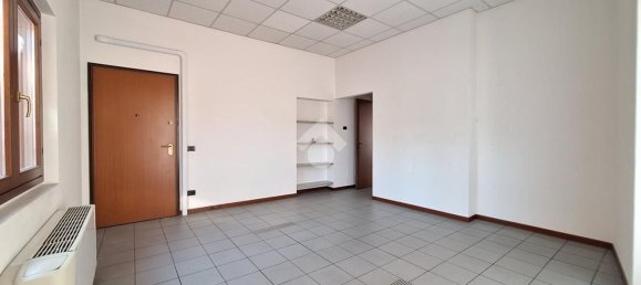 168m² Commercial property in Como, Italy No. 333723 5