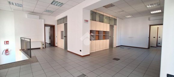 168m² Commercial property in Como, Italy No. 333723 12