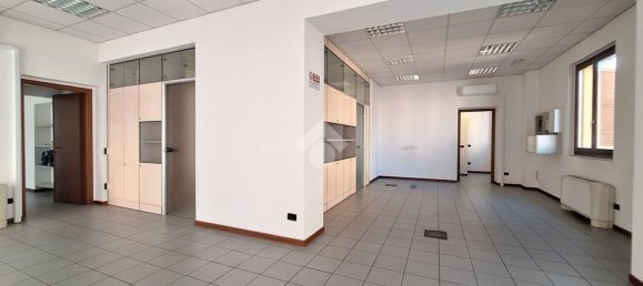 168m² Commercial property in Como, Italy No. 333723 11