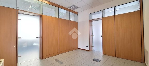 168m² Commercial property in Como, Italy No. 333723 10
