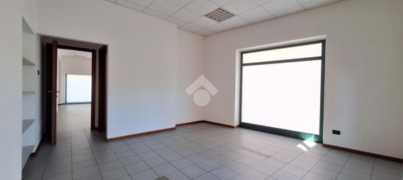 168m² Commercial property in Como, Italy No. 333723 4
