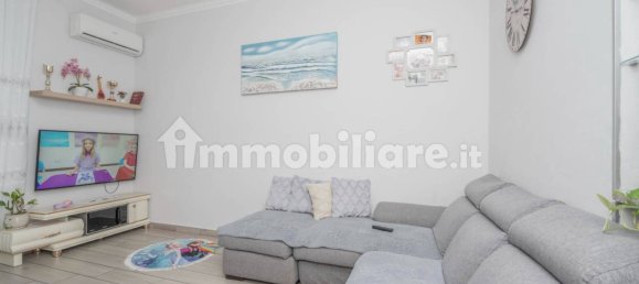 2 bedrooms Apartment in Turin, Italy No. 365133 4