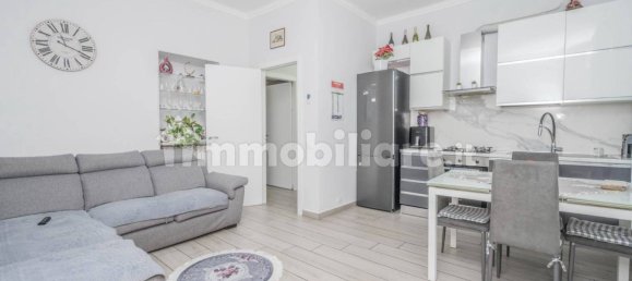 2 bedrooms Apartment in Turin, Italy No. 365133 2