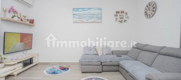 2 bedrooms Apartment in Turin, Italy No. 365133 3