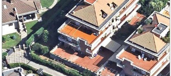 Квартира с 4 комнатами в Рим, Италия № 194530 3