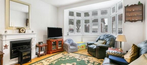 5 bedrooms House in Cockfosters, United Kingdom No. 6636 4