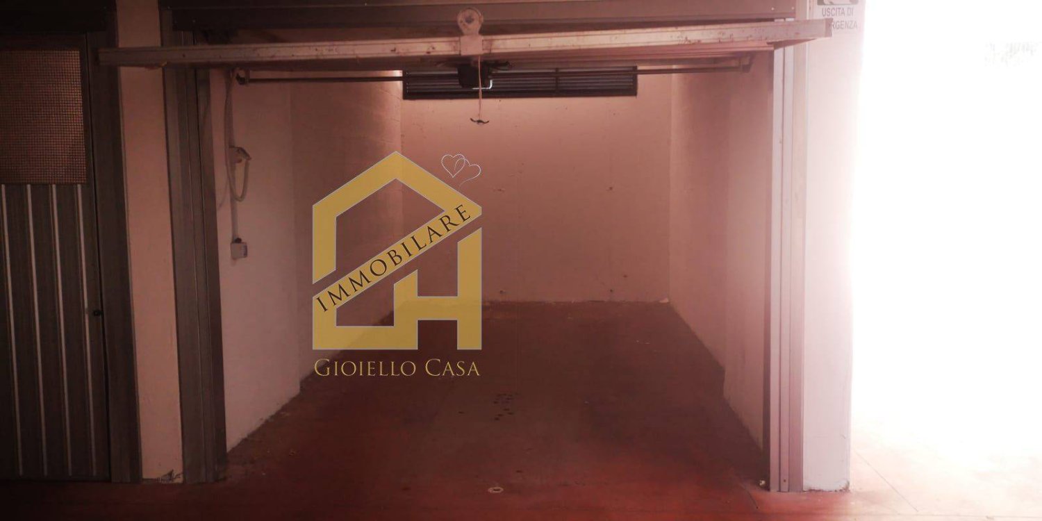 Garaje en Rome, Italy 19 m² No. 228639