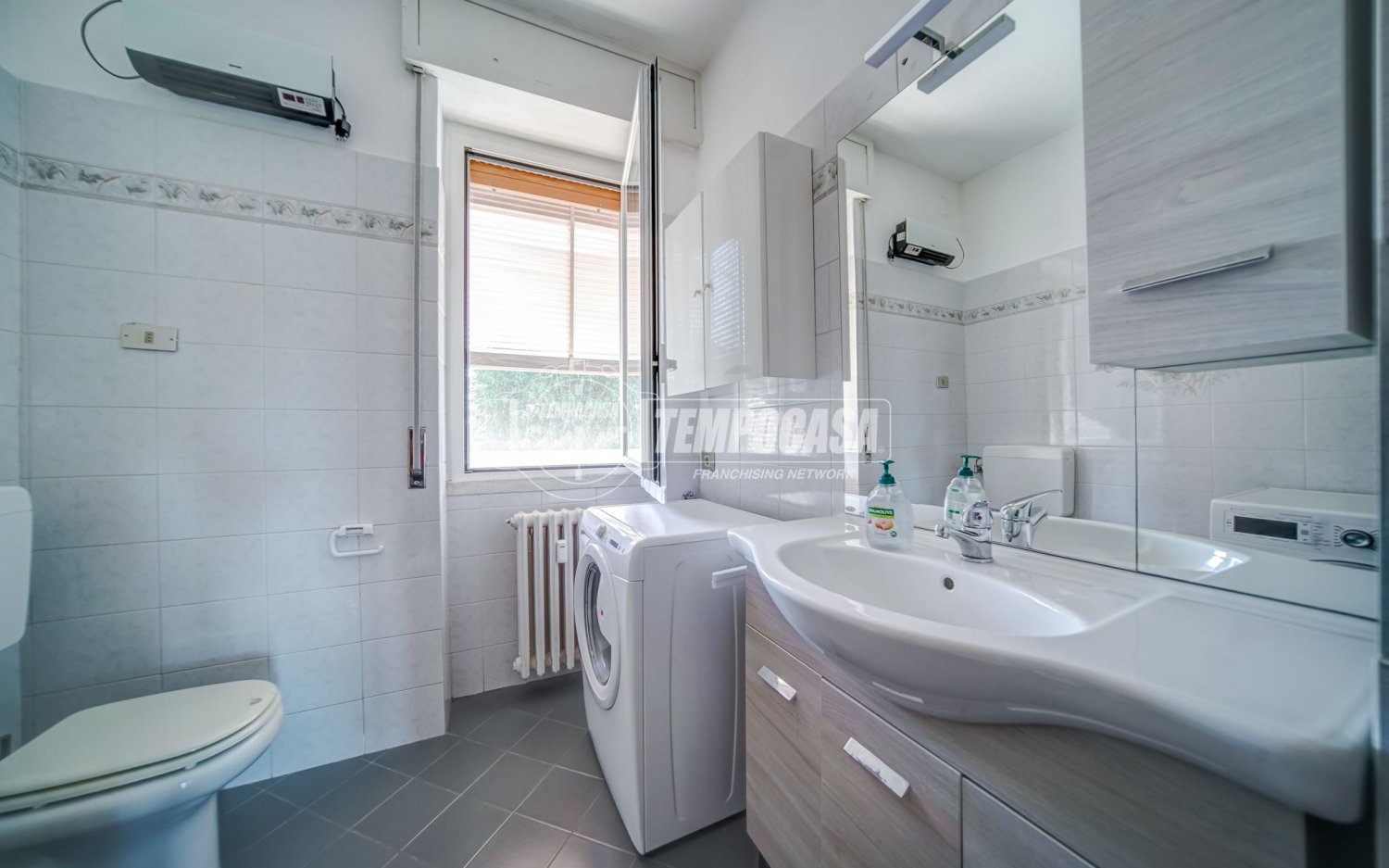 Квартира с 3 комнатами в Кастеллетто сопра Тичино, Италия № 291085