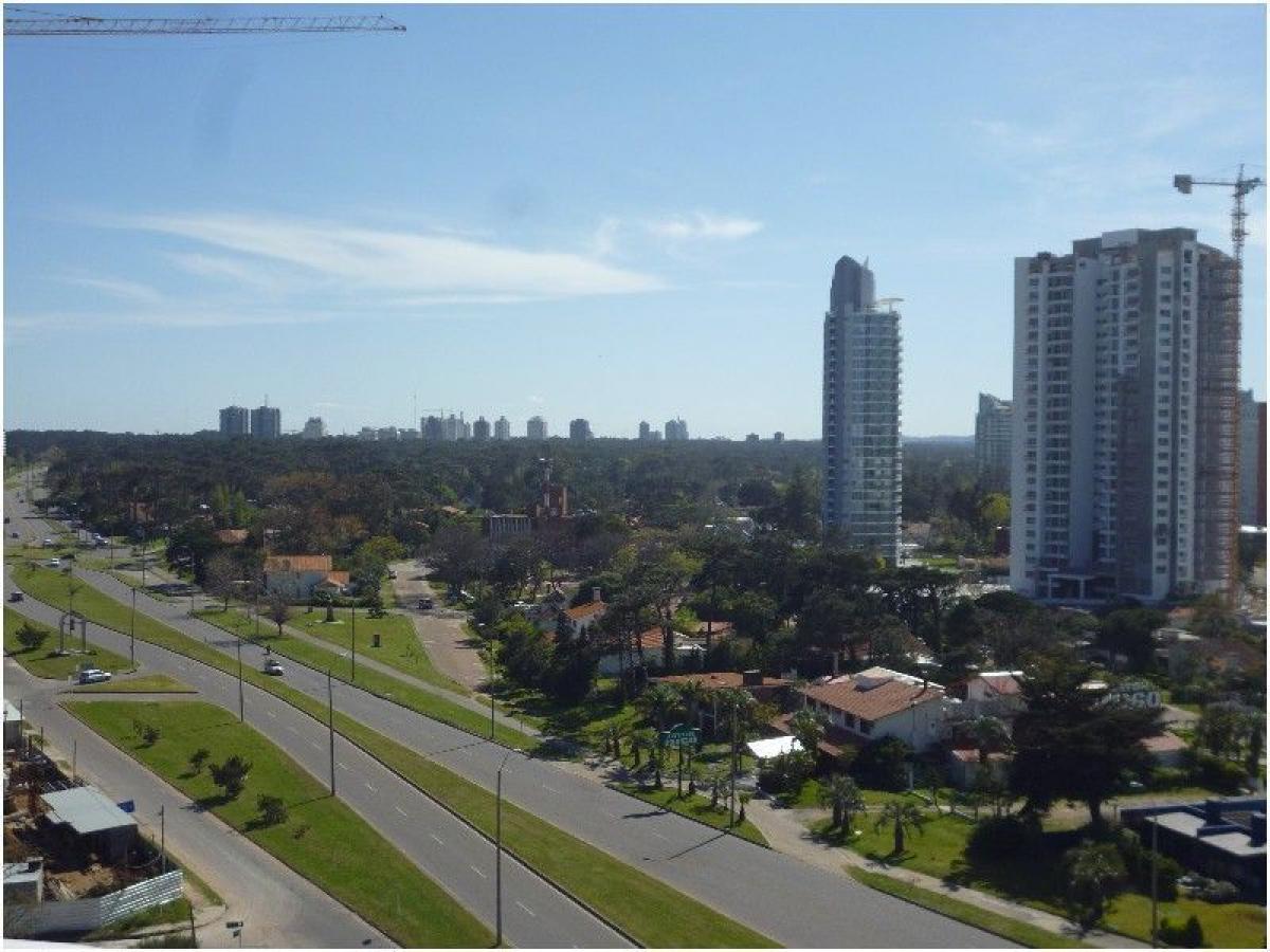 Casa de 3 dormitorios en Maldonado, Uruguay No. 1951