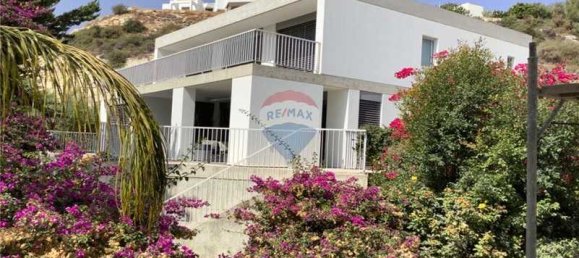 4 bedrooms Villa in Limassol, Cyprus No. 13282 12