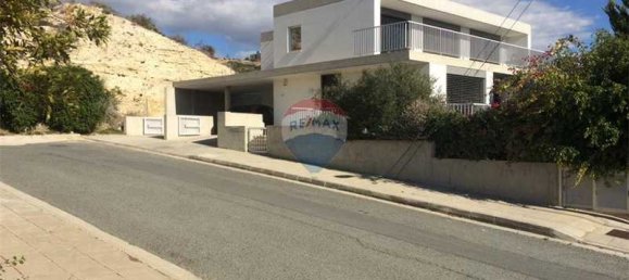 4 bedrooms Villa in Limassol, Cyprus No. 13282 11