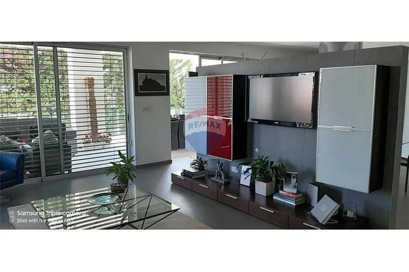 4 bedrooms Villa in Limassol, Cyprus No. 13282