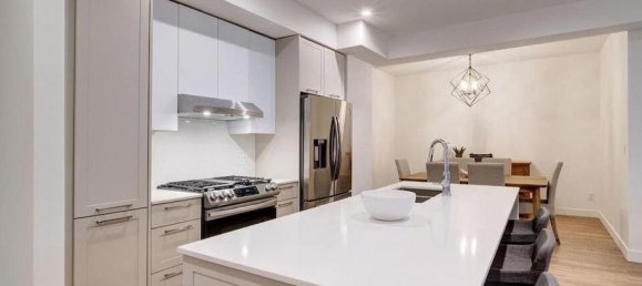 2 bedrooms Condo in British Columbia, Canada No. 1336 4