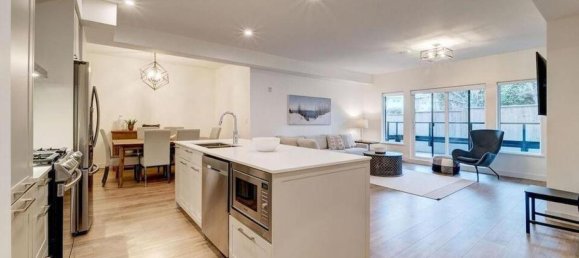 2 bedrooms Condo in British Columbia, Canada No. 1336 2