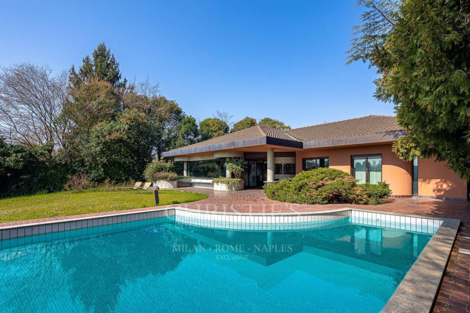 4 Schlafzimmer Villa in Peschiera Borromeo, Italy, Nr. 2548