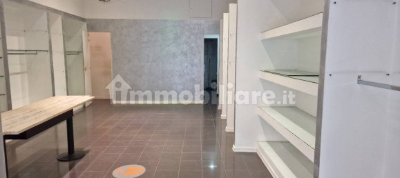 2-Zimmer Gewerbliche Immobilie in Terni, Italy, Nr. 63902 7