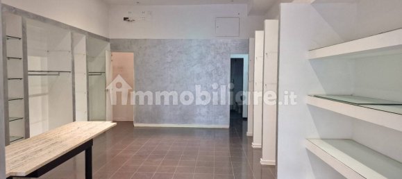2-Zimmer Gewerbliche Immobilie in Terni, Italy, Nr. 63902 9