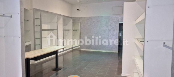2-Zimmer Gewerbliche Immobilie in Terni, Italy, Nr. 63902 3