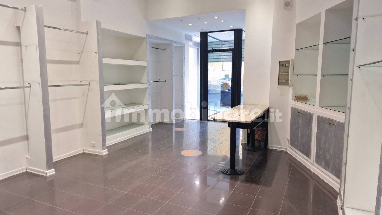 2-Zimmer Gewerbliche Immobilie in Terni, Italy, Nr. 63902