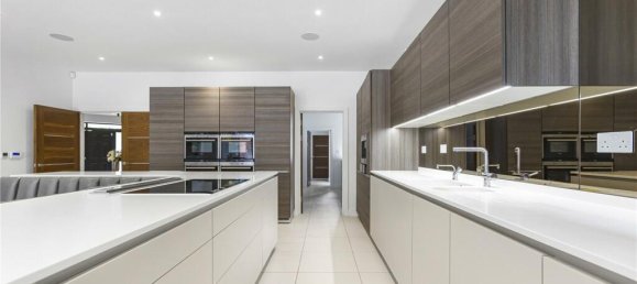 6 bedrooms House in Hadley Wood, United Kingdom No. 6570 44