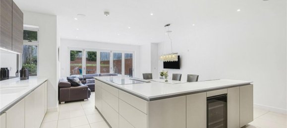 6 bedrooms House in Hadley Wood, United Kingdom No. 6570 5