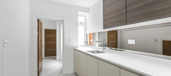 6 bedrooms House in Hadley Wood, United Kingdom No. 6570 4