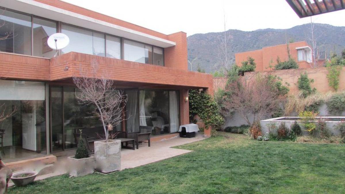 5 bedrooms House in Santiago, Chile No. 1552