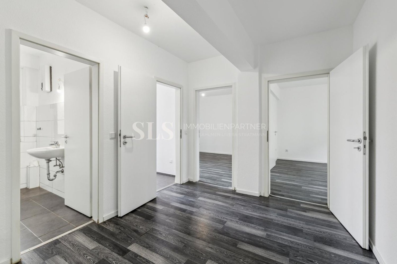 4 bedrooms Apartment in Gelsenkirchen, Germany No. 290997