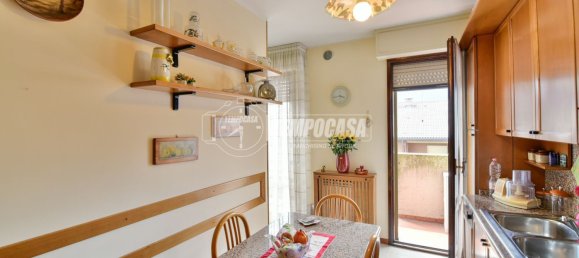 3 rooms Apartment in Erba, Italy No. 305452 4