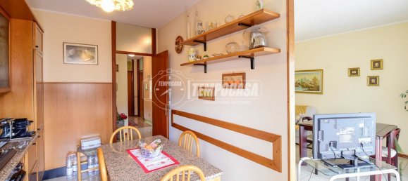 3 rooms Apartment in Erba, Italy No. 305452 2