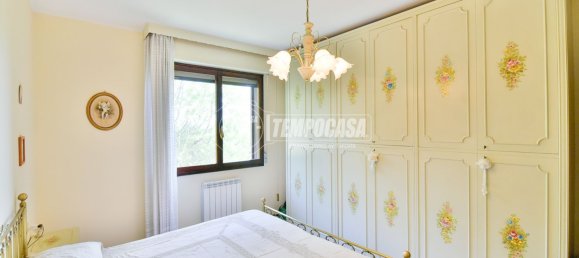 3 rooms Apartment in Erba, Italy No. 305452 10