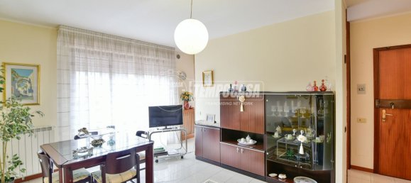 3 rooms Apartment in Erba, Italy No. 305452 6