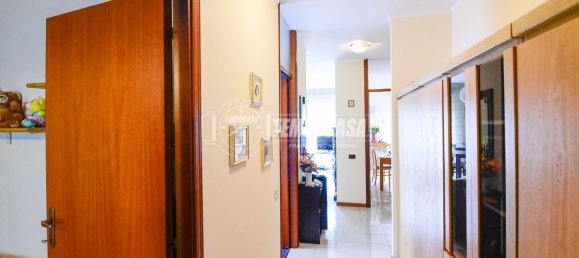 3 rooms Apartment in Erba, Italy No. 305452 8